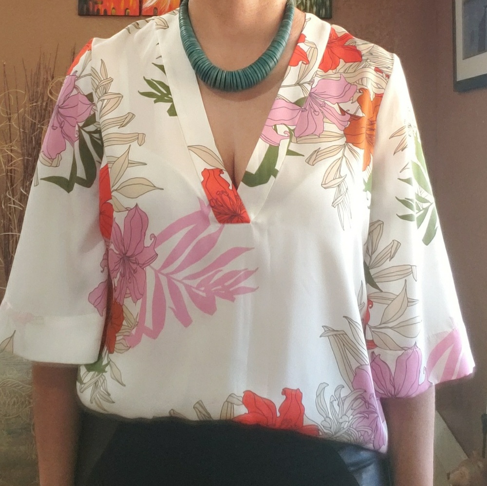 Beautiful blouse - Picture 7 of 7
